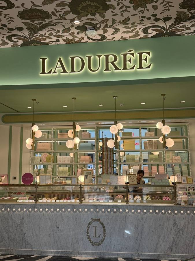 Ladur&eacute;e &mdash; Backlit Sign & Service Counter, Dubai Hills Mall