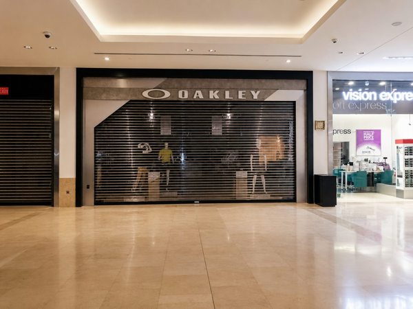 Oakley — Yas Mall