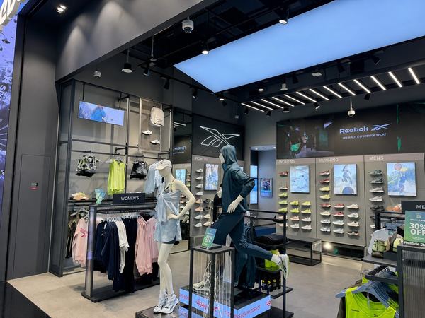 Reebok shoe wall, Mall of the Emirates, by Davies Group UAE