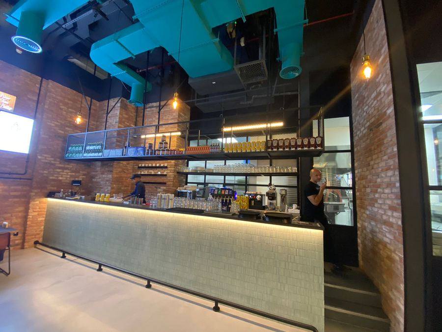 Roadster Diner — Bar & Drinks Station