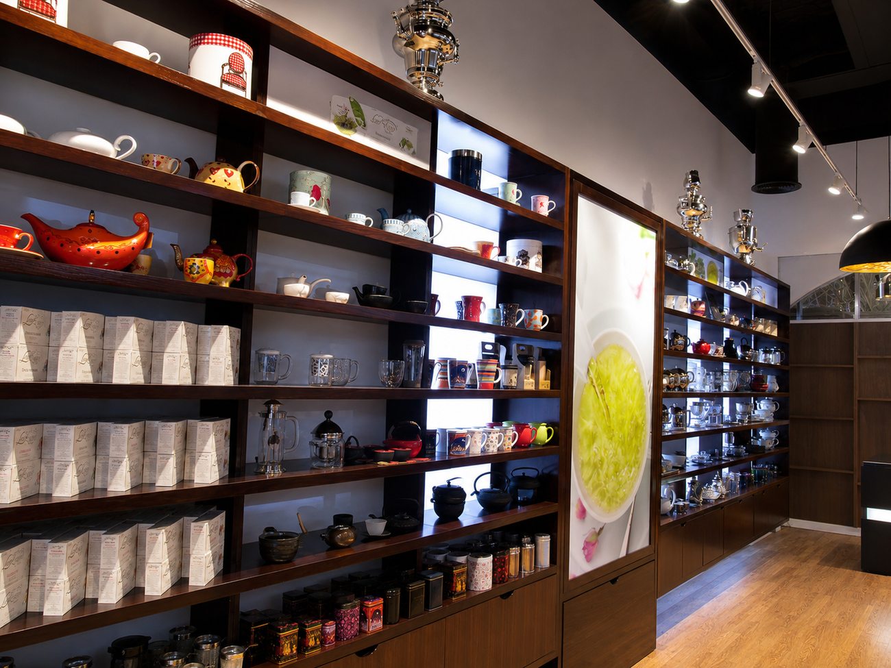 Teaware Wall Detail & Backlit Panel, Ronnefeldt, Mercato Mall