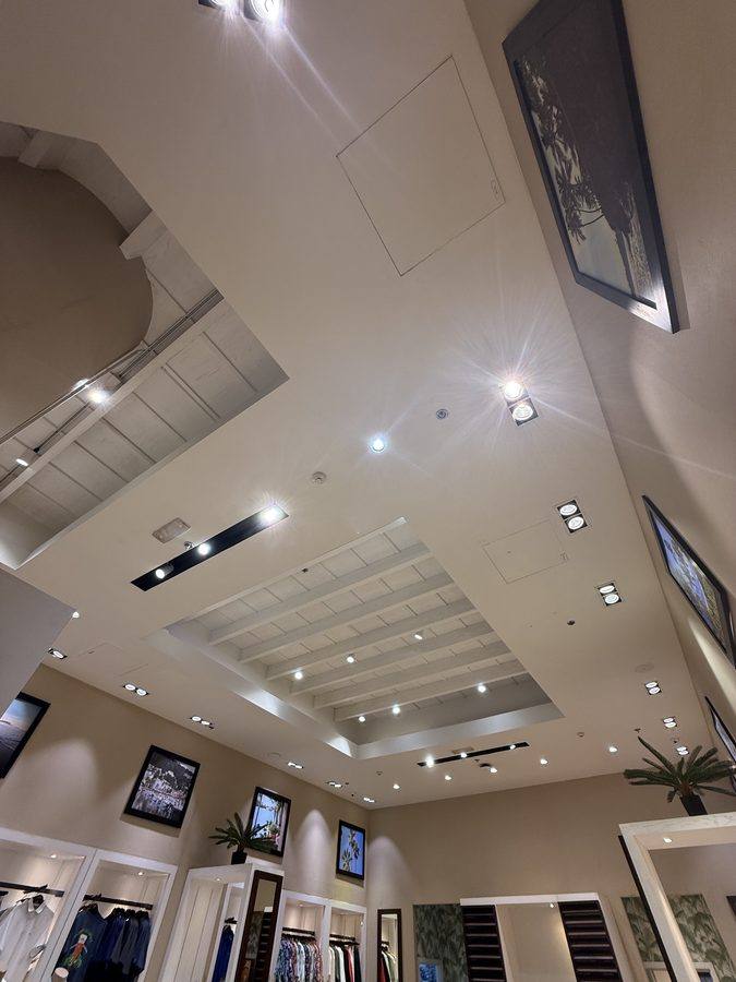 Tommy Bahama Dubai Marina Mall — Ceiling Detail